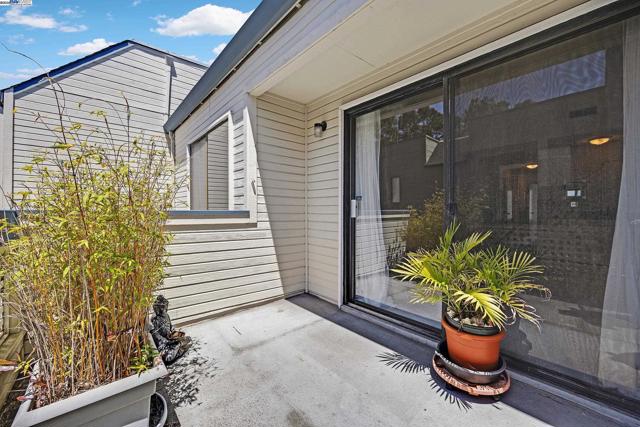 3754 N Stoneglen, Richmond CA: https://media.crmls.org/mediaz/f85e7ff1-1828-4a04-bec4-6f6df15869c5.jpg