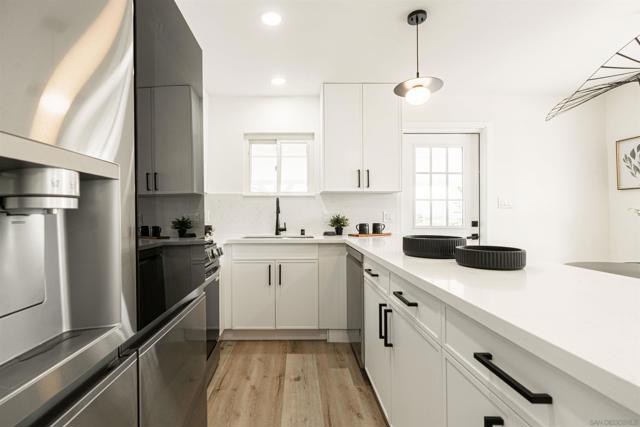 9376 Starcrest Dr, Santee CA: https://media.crmls.org/mediaz/f85eb856-5bc9-4763-8e28-752ef50c47ff.jpg