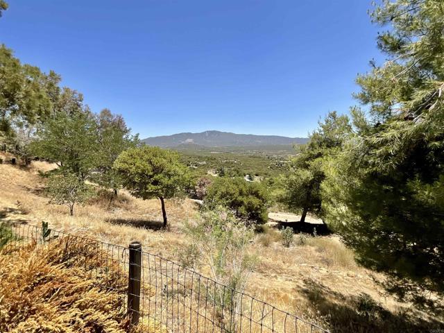 38281 Western Hills Drive, Anza CA: https://media.crmls.org/mediaz/f85ef63e-0449-422c-8666-cbb1564f82f1.jpg