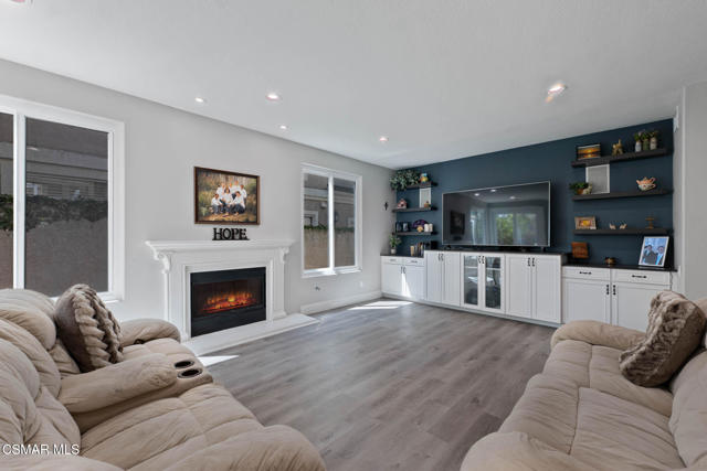 4126 Sterlingview Drive, Moorpark CA: https://media.crmls.org/mediaz/f85f0a2c-16b2-4898-83bf-437093f29ce0.jpg