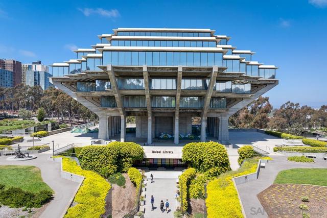 3157 Evening Way, La Jolla CA: https://media.crmls.org/mediaz/f85f4f63-c832-45a0-9cef-5f6646302b82.jpg
