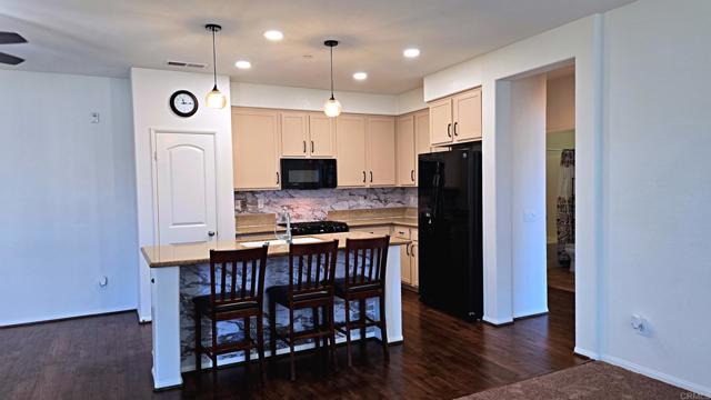 Detail Gallery Image 7 of 43 For 1516 San Borja Street #1,  Chula Vista,  CA 91913 - 2 Beds | 2 Baths
