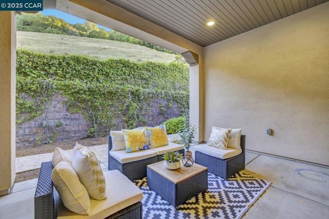 131 Wittenham Ct, San Ramon CA: https://media.crmls.org/mediaz/f85fdc3d-aa1b-447c-8857-833792d9539d.jpg