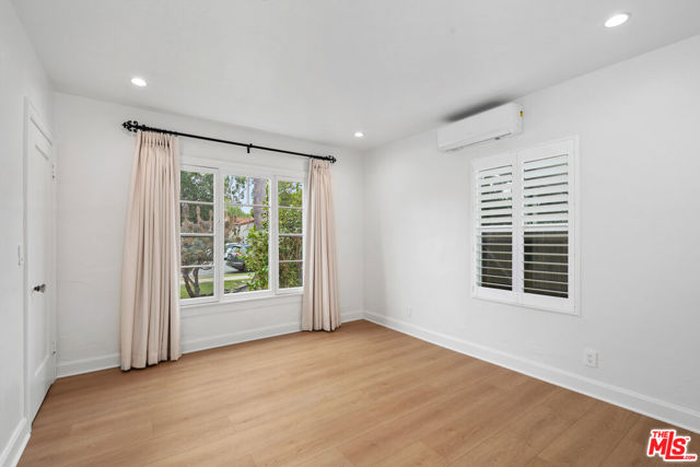 827 23rd Street, Santa Monica CA: https://media.crmls.org/mediaz/f85ffe4b-b094-4e0e-b745-c2668e744338.jpg