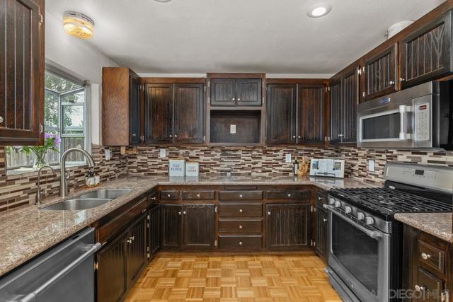 371 Kaymar Dr, San Diego CA: https://media.crmls.org/mediaz/f85fff26-4041-4d80-b183-13b5128b1097.jpg