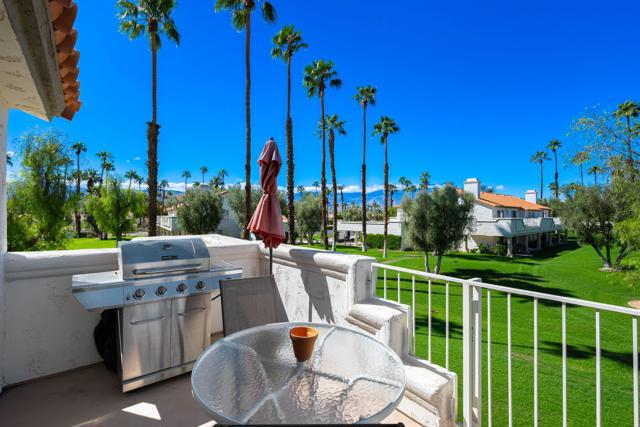 688 Vista Lago N Circle, Palm Desert CA: https://media.crmls.org/mediaz/f8600b93-c350-4eab-9dfe-3aff7f75b570.jpg