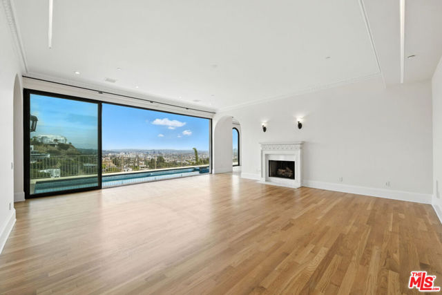 1675 Woods Drive, Los Angeles CA: https://media.crmls.org/mediaz/f86108ad-c0ef-4be3-b7a8-b6c5287f9c3b.jpg