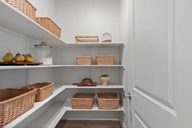191 Scarlett Way, Hollister CA: https://media.crmls.org/mediaz/f8611e1c-ef12-4bf2-880c-e70dc4d300e1.jpg