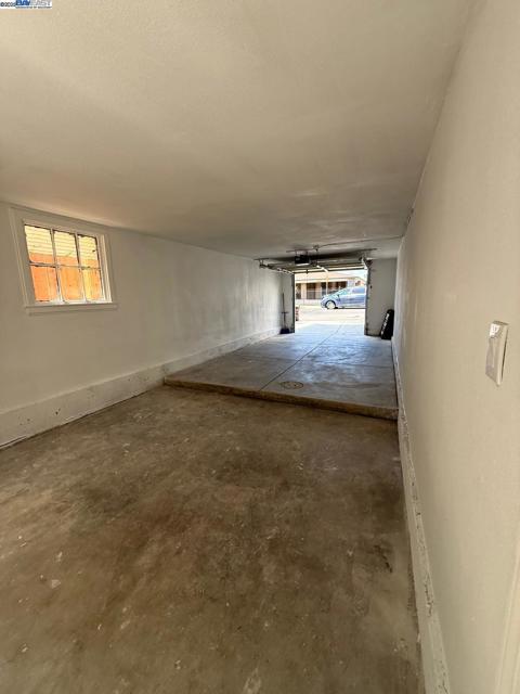 511 59Th St, Oakland CA: https://media.crmls.org/mediaz/f861ea6e-50ab-4160-98af-7ebaea2c17e3.jpg
