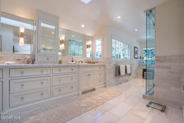 25 Master Bath