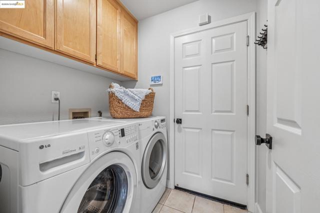 3 Harbor View Dr, Richmond CA: https://media.crmls.org/mediaz/f862183d-b872-49fb-aebf-25ccc9daa5c6.jpg