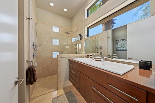 8 Ledgestone Lane, Rancho Mirage CA: https://media.crmls.org/mediaz/f862eab6-1e42-407d-9b33-51bfacc5d61b.jpg