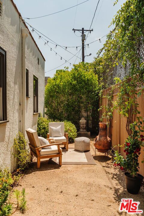 5966 Airdrome Street, Los Angeles CA: https://media.crmls.org/mediaz/f862f2a8-a559-4acb-90c3-4ec0710e28a3.jpg