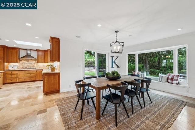 3159 Lucas Dr, Lafayette CA: https://media.crmls.org/mediaz/f862f2e0-32b5-4682-a808-276b3bacabcb.jpg