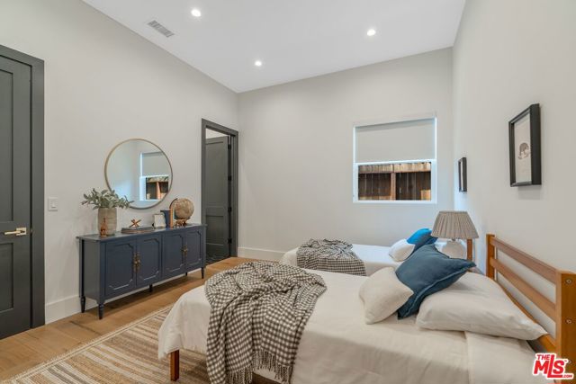 5522 Buffalo Avenue, Sherman Oaks CA: https://media.crmls.org/mediaz/f86361a4-415e-4a88-b763-5cb3e28261a6.jpg
