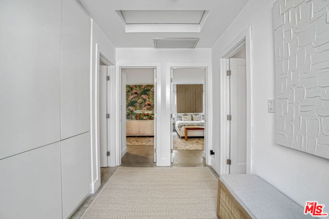 657 Mildred Avenue, Venice CA: https://media.crmls.org/mediaz/f8639c30-a2a2-499f-80fb-455efd40a6af.jpg