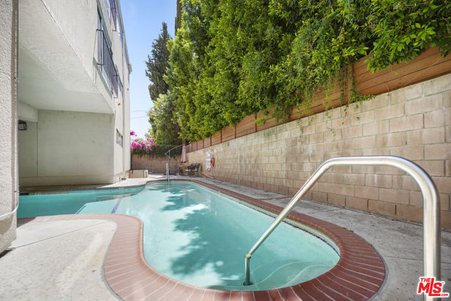 15248 Dickens Street, Sherman Oaks CA: https://media.crmls.org/mediaz/f863c0ce-1709-4c4e-8851-9247c3deaff6.jpg
