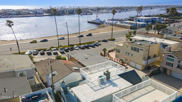 2924 Lakeshore Court, Oxnard CA: https://media.crmls.org/mediaz/f8640c41-0418-45cd-8807-c5d8599b6473.jpg