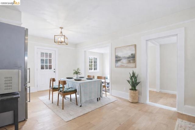 3114 california, Berkeley CA: https://media.crmls.org/mediaz/f864128a-5cbc-4b48-8cb0-b00d11397adb.jpg