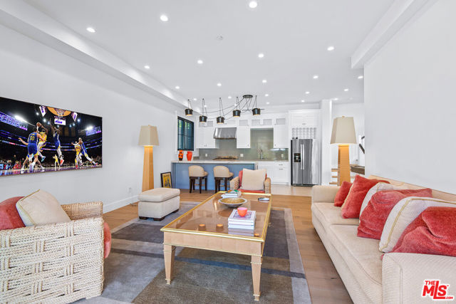 16144 HIGH VALLEY Place, Encino CA: https://media.crmls.org/mediaz/f8642439-4606-4937-91c4-136de4f6a9b4.jpg