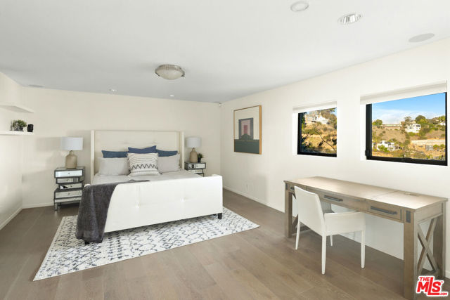 2231 Sunset Plaza Drive, Los Angeles CA: https://media.crmls.org/mediaz/f8645be1-5e36-4fb1-a510-005e0e57c8fb.jpg
