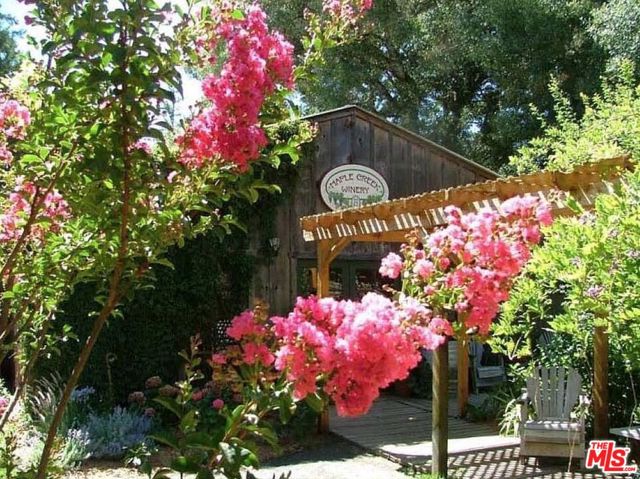 20799 Highway 128, Yorkville CA: https://media.crmls.org/mediaz/f8650fd1-6579-4db7-9cf0-75595494b05c.jpg