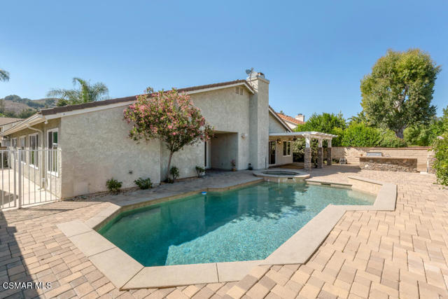 6344 Kerryhill Court, Agoura Hills CA: https://media.crmls.org/mediaz/f8661703-224c-4882-b607-8c600f52c960.jpg