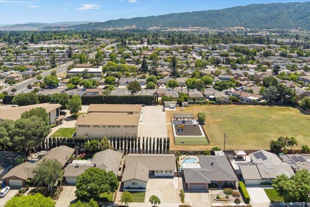 770 Gary Street, Gilroy CA: https://media.crmls.org/mediaz/f8663179-d477-423e-bbf5-18dda964f03e.jpg