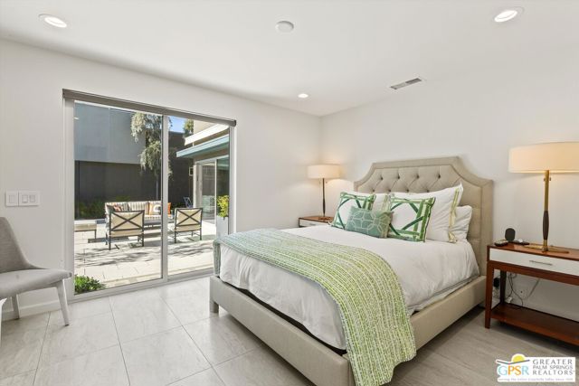 1062 Hunter Drive, Palm Springs CA: https://media.crmls.org/mediaz/f8667948-4a10-4aa7-b222-035e3fbec487.jpg