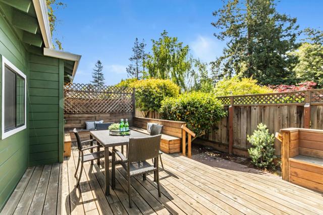 928 Peggy Lane, Menlo Park CA: https://media.crmls.org/mediaz/f867665a-e030-4b84-8e02-21a8af1706e3.jpg
