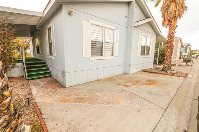 Image 16 of 18 For 14777 Palm Drive 83