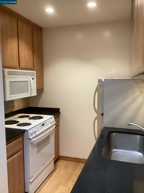 2560 WALNUT BLVD., Walnut Creek, California 94596, 1 Bedroom Bedrooms, ,1 BathroomBathrooms,Condominium,For Sale,WALNUT BLVD.,41068689