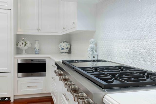 2300 Weybridge Drive, Bakersfield CA: https://media.crmls.org/mediaz/f86810ab-c43c-47ff-a22f-1943e254f7c1.jpg