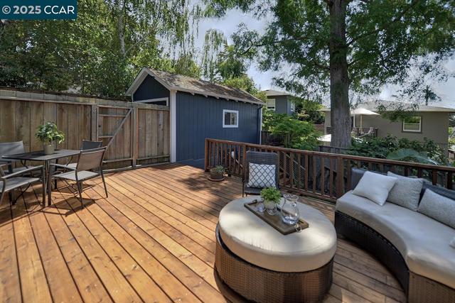 1039 Elsinore, Oakland CA: https://media.crmls.org/mediaz/f8685ca7-8699-4294-9643-9a046baf56a3.jpg