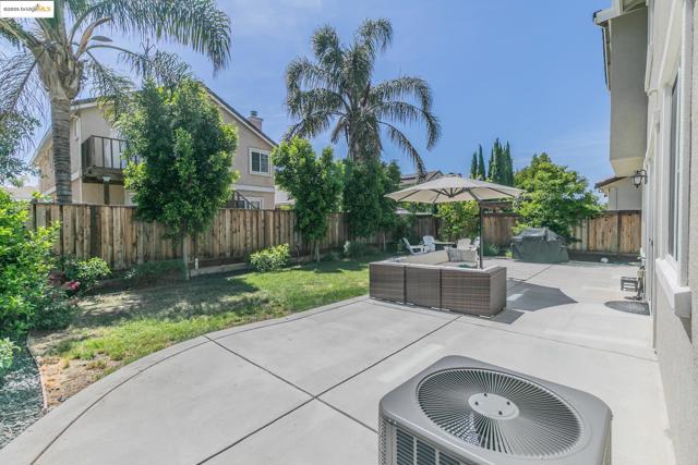 144 Scott Creek Way, Brentwood CA: https://media.crmls.org/mediaz/f868e1ca-2449-4992-bda7-bda6fd5051a8.jpg