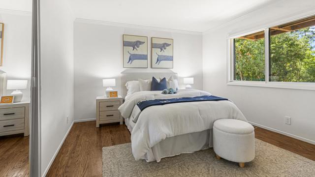 760 La Mesa Drive, Portola Valley CA: https://media.crmls.org/mediaz/f8692205-58c3-452b-a3a4-14ba3c6a294f.jpg