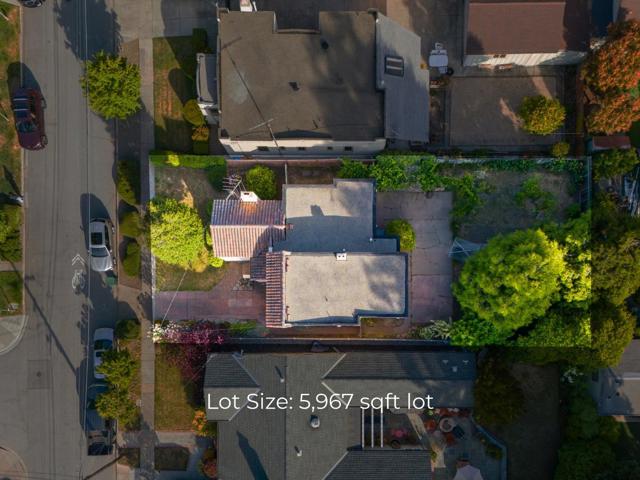 1317 Laguna Avenue, Burlingame CA: https://media.crmls.org/mediaz/f869499f-5848-44b8-a725-cb41034a0788.jpg