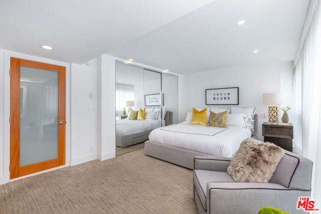 18 Union Jack Street, Marina del Rey CA: https://media.crmls.org/mediaz/f869996c-b214-4790-bc09-17922ef0f147.jpg