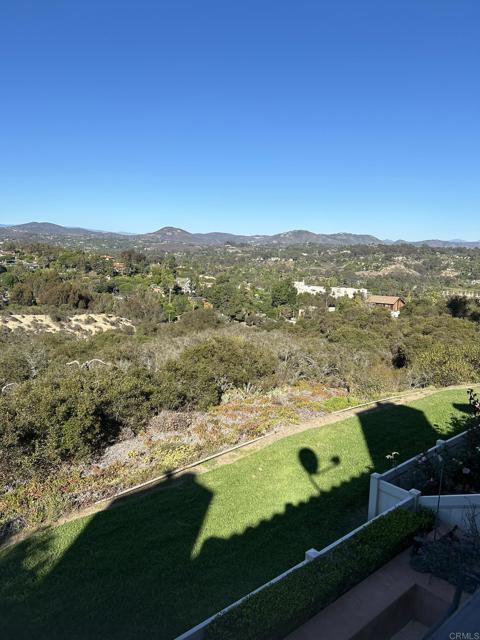 2146 Valleydale Lane, Encinitas CA: https://media.crmls.org/mediaz/f86a5585-55ac-4d9b-bd5a-869c6e8cc907.jpg