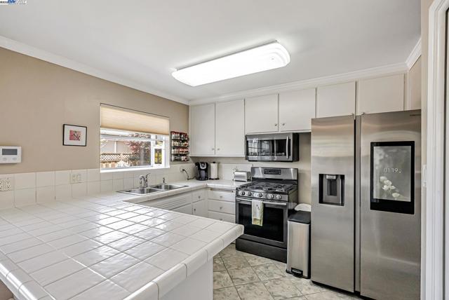 2683 Cryer St, Hayward CA: https://media.crmls.org/mediaz/f86b17c3-e5bd-4f75-9b7b-c152c51a011a.jpg