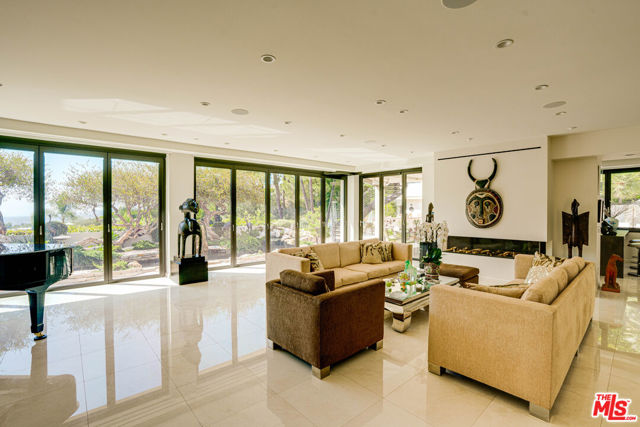 1821 Loma Vista Drive, Beverly Hills CA: https://media.crmls.org/mediaz/f86b779f-29c7-4531-ac27-9773189fbc0e.jpg