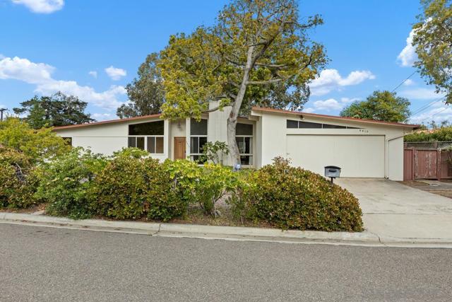8415 Sugarman Dr, La Jolla CA: https://media.crmls.org/mediaz/f86bce02-58b1-460d-b0d0-12f2329347bd.jpg