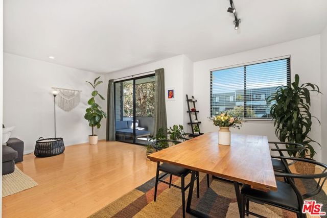 306 BORA BORA Way, Marina del Rey CA: https://media.crmls.org/mediaz/f86bfa46-a69d-4af3-bfc1-5f95145dac1f.jpg
