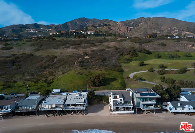 24208 Malibu Road, Malibu CA: https://media.crmls.org/mediaz/f86c279b-c1ba-45ed-9bdf-589e511478a3.jpg