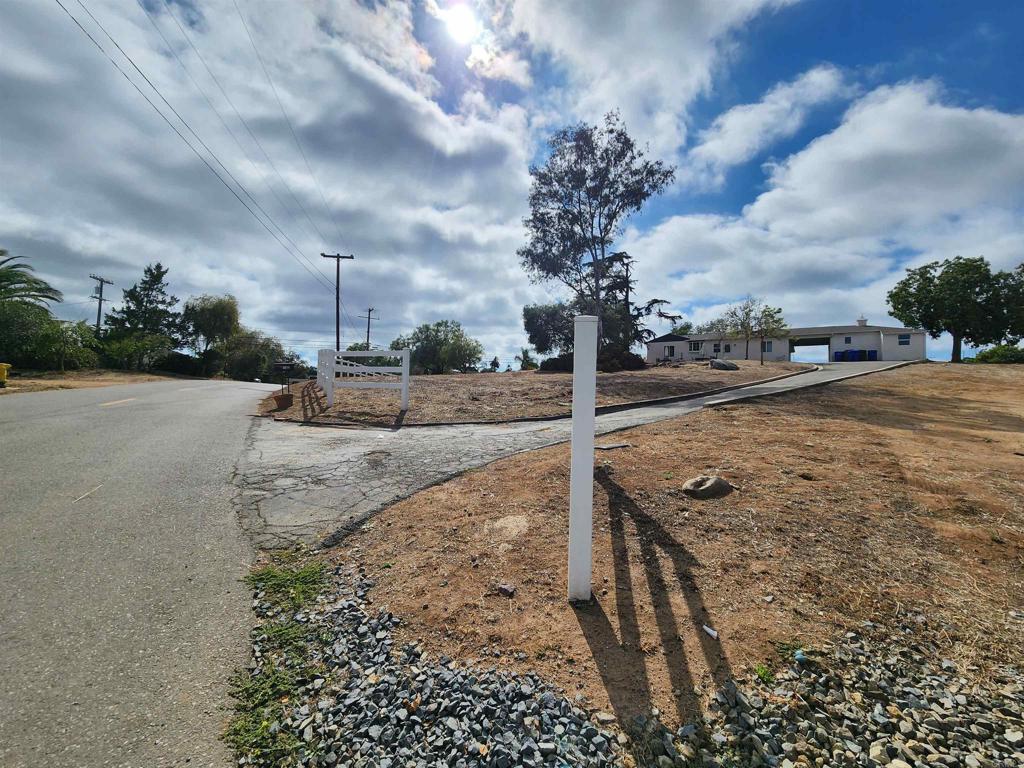 1060 Crest View Dr - photo 14