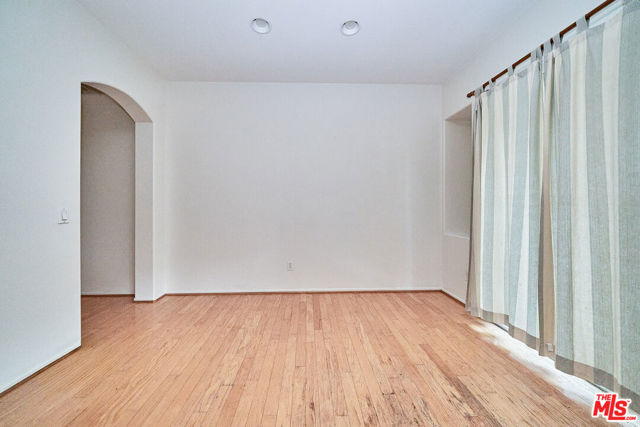 915 Somerville, Irvine CA: https://media.crmls.org/mediaz/f86d46d8-9c2c-453e-a9d8-de02cfcb72c4.jpg