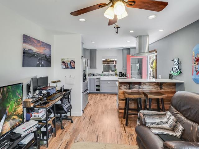 1080 Aloha Dr, Encinitas CA: https://media.crmls.org/mediaz/f86d72d6-cdd5-4a34-8631-8b0aaace517b.jpg