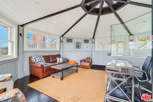6277 Sea Star Drive, Malibu CA: https://media.crmls.org/mediaz/f86d83f7-b0e3-4e17-a04c-ba4e06ddc729.jpg