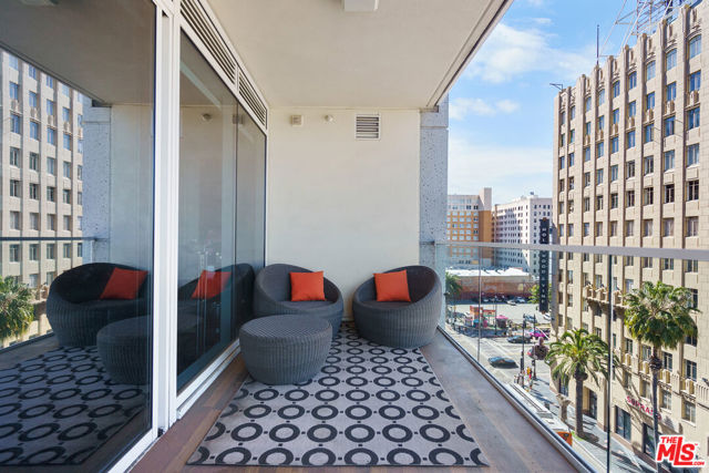 6250 Hollywood Boulevard, Los Angeles CA: https://media.crmls.org/mediaz/f86d8a29-a092-4c90-bc88-1c475f442187.jpg