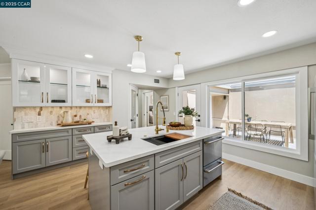 1736 Golden Rain Rd, Walnut Creek CA: https://media.crmls.org/mediaz/f86dd4ca-c913-44fd-8d35-4ee64097794e.jpg